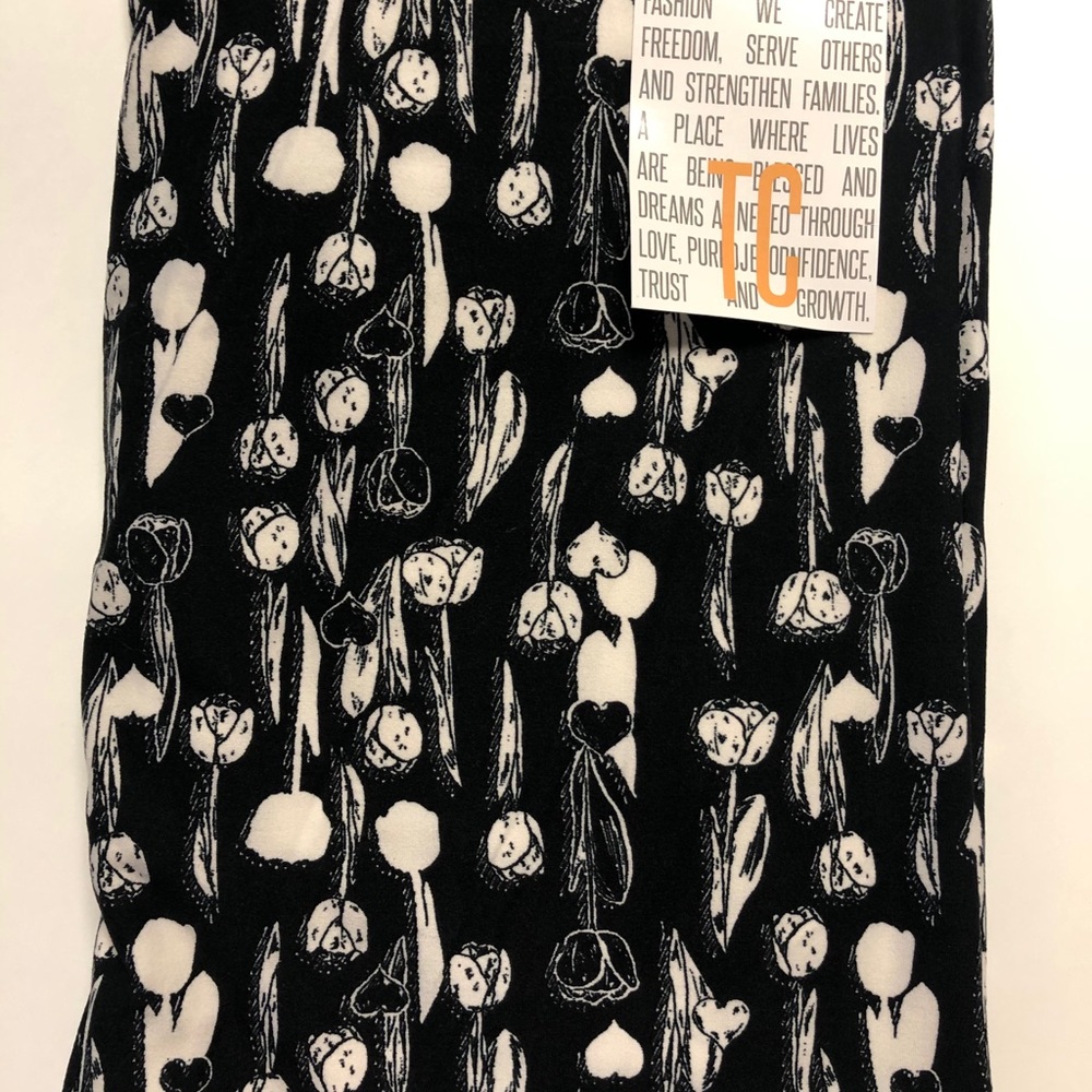 LuLaRoe Tulips & Hearts Leggings- TC